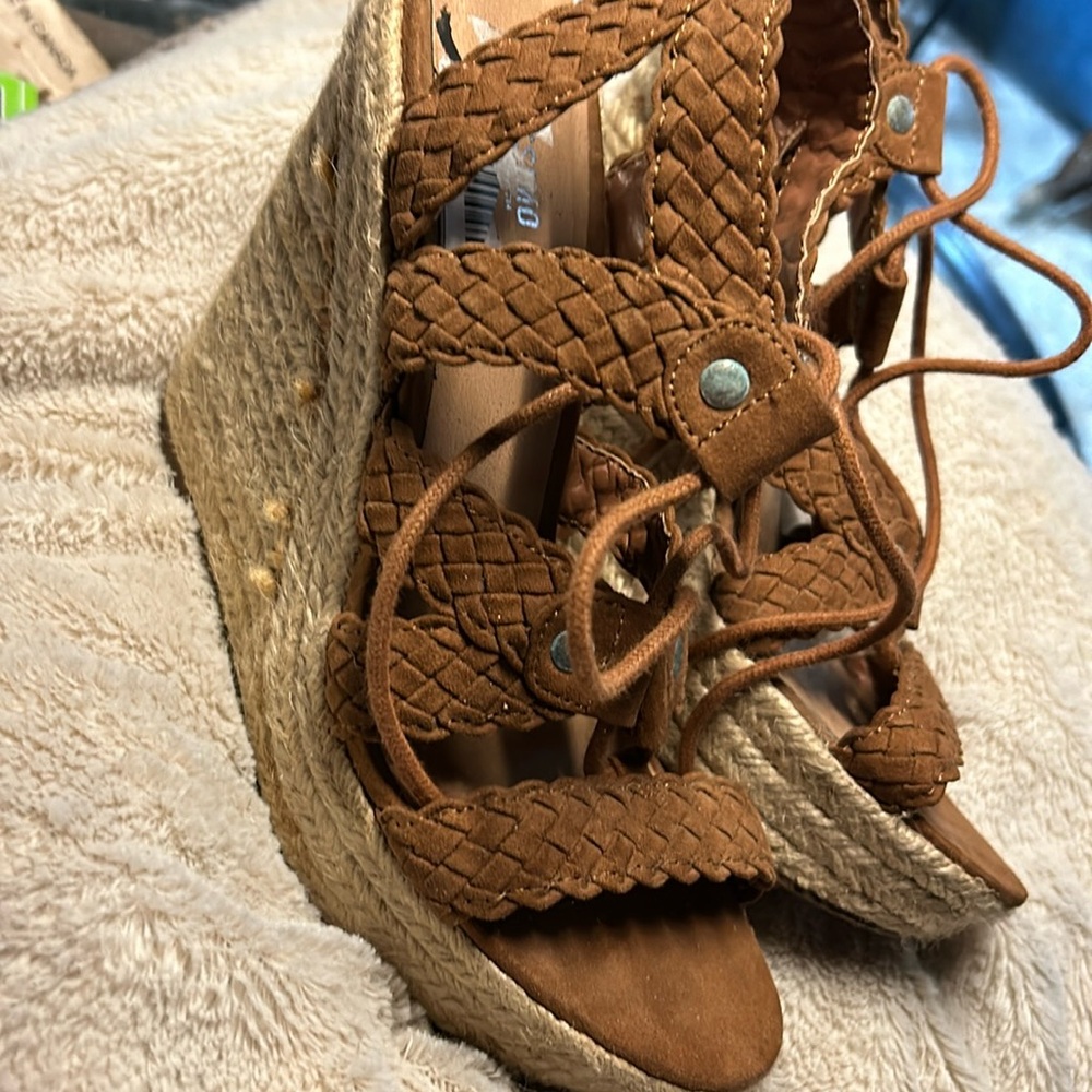Mossimo brown and tan heels